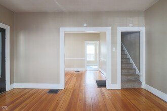 909 Main St in Indianapolis, IN - Foto de edificio - Building Photo