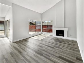 5989 Chaumont Dr in San Diego, CA - Foto de edificio - Building Photo