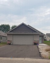 1726 Aspen Ct in New Richmond, WI - Building Photo