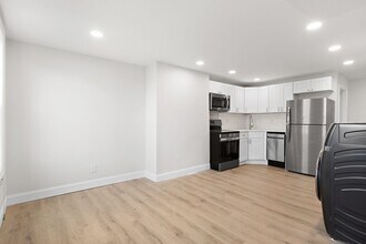 173 VAN HORNE St in Jersey City, NJ - Building Photo - Building Photo