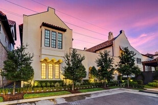 1104 Mosaico Ln in Houston, TX - Building Photo