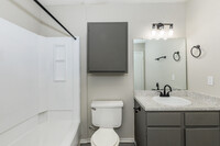 Regency Place Apartments in Beaumont, TX - Foto de edificio - Building Photo