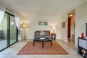 10639 Dabney Dr in San Diego, CA - Building Photo - Building Photo