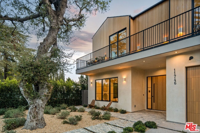 11748 La Maida St in Los Angeles, CA - Building Photo - Building Photo