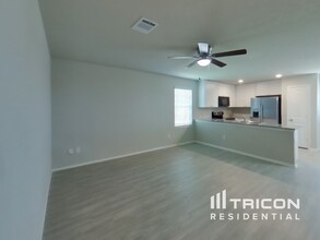 305 Cordova Xing in Seguin, TX - Building Photo - Building Photo