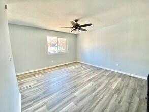 1902 S Claremont Ave, Unit Randy in Independence, MO - Foto de edificio - Building Photo