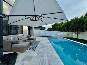 4915 Whispering Way in Fort Lauderdale, FL - Building Photo - Building Photo