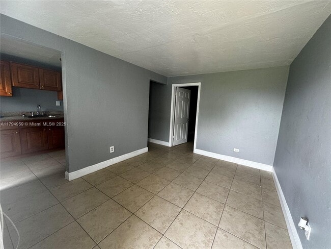 4017 SW 24th St in West Park, FL - Building Photo - Building Photo