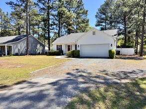 245 Woodgreen Dr in Aberdeen, NC - Building Photo - Building Photo