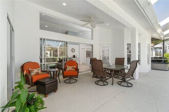 7112 Falcons Glen Blvd in Naples, FL - Foto de edificio - Building Photo