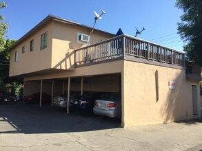 5921 Cahuenga Blvd in Los Angeles, CA - Building Photo - Building Photo