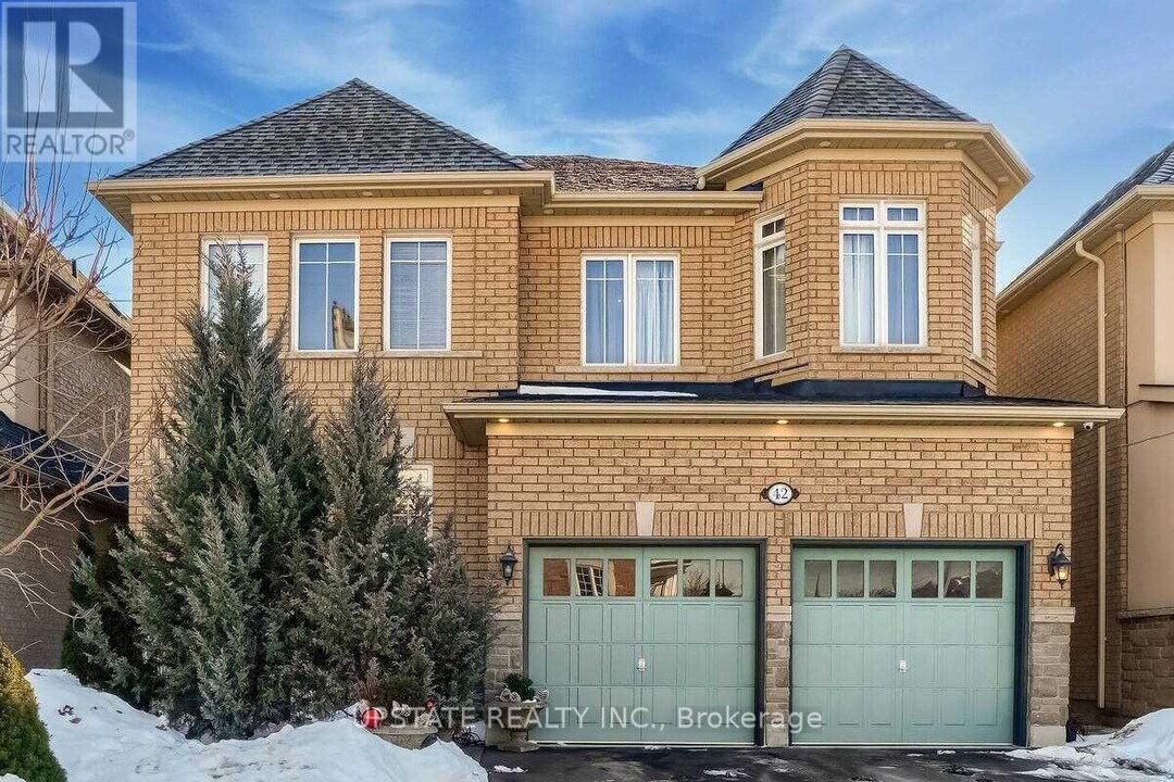 42 Condorvalley Crescent in Brampton, ON - Building Photo