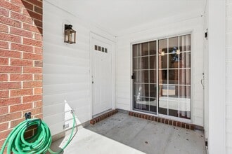 112 Chippenham Dr in Yorktown, VA - Building Photo - Building Photo