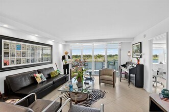9250 W Bay Harbor Dr in Bay Harbor Islands, FL - Building Photo - Building Photo