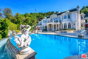 11244 Briarcliff Ln in Los Angeles, CA - Building Photo