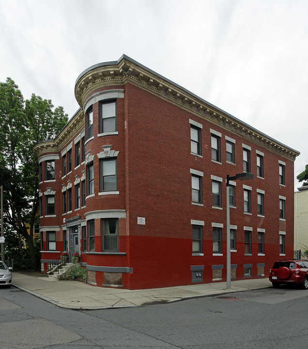 32 Ditson St in Boston, MA - Building Photo