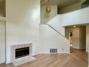 24224 SE 40th Pl in Issaquah, WA - Building Photo - Building Photo