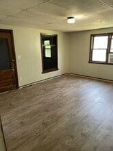 1233 E Walnut St in Nevada, MO - Building Photo - Building Photo