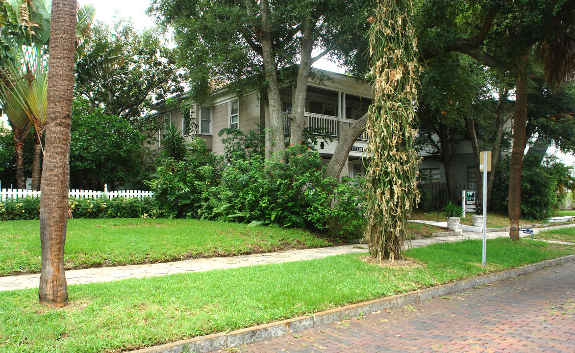 Heritage in St. Petersburg, FL - Building Photo