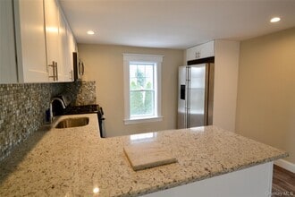 170 W Central Ave in Pearl River, NY - Building Photo - Building Photo