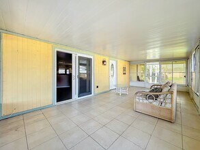 425 Baker Rd in Merritt Island, FL - Foto de edificio - Building Photo