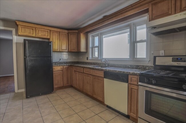 125 Laidlaw Ave, Unit 651 in Jersey City, NJ - Building Photo - Building Photo