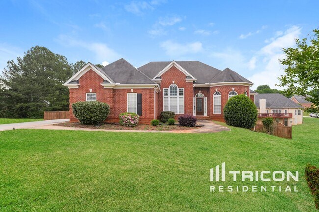 property at 2564 Oak Creek Ln