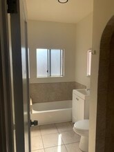 2322 1/2 E 2nd St, Unit 2322 14 in Los Angeles, CA - Foto de edificio - Building Photo