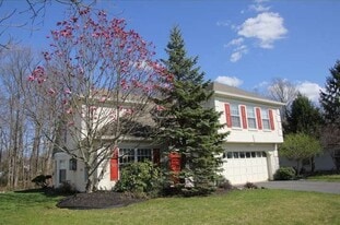 31 Westwinds Dr in West Windsor, NJ - Building Photo