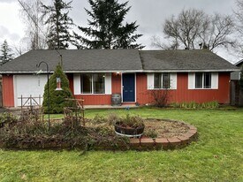 31348 NW Cottage St in North Plains, OR - Building Photo