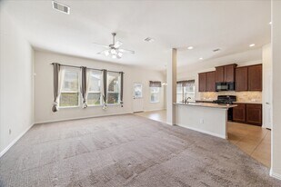 205 Brookwood Park Ln in Dickinson, TX - Building Photo