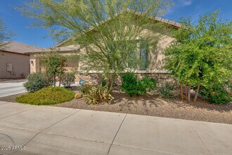 21450 W Almeria Rd in Buckeye, AZ - Building Photo - Building Photo