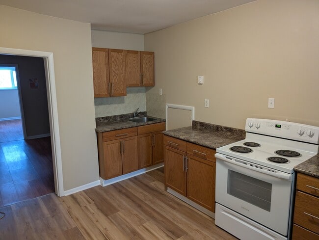 680 B Aberdeen Ave in Winnipeg, MB - Building Photo - Building Photo