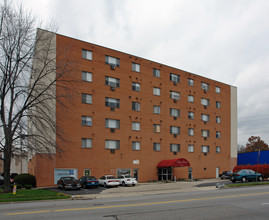 Ridge House in Cincinnati, OH - Foto de edificio - Building Photo