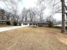 558 Dorsey Cir SW in Lilburn, GA - Building Photo