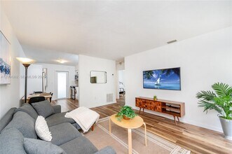 3100 Naomi St in Miami, FL - Building Photo - Building Photo