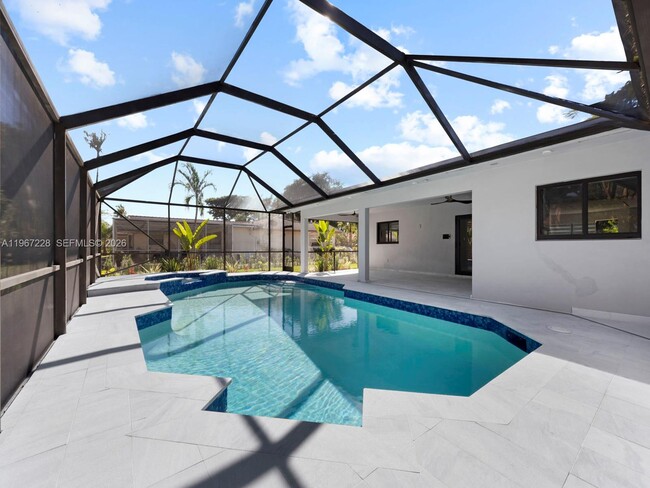 2537 NW 116th Terrace in Coral Springs, FL - Building Photo - Building Photo