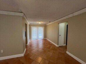 11360 NW 37th Pl in Sunrise, FL - Building Photo - Building Photo