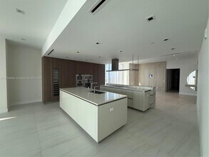 18501 Collins Ave, Unit 4904 in Sunny Isles Beach, FL - Building Photo - Building Photo
