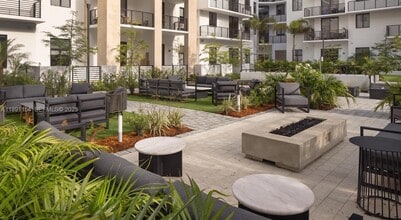 11200 Biscayne Blvd in Miami, FL - Building Photo - Building Photo