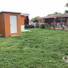 2550 York St in Opa Locka, FL - Building Photo - Building Photo