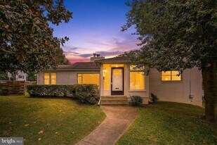 5205 Saratoga Ave, Unit 1005-H in Chevy Chase, MD - Building Photo