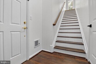 11224 Wortham Crest Cir in Manassas, VA - Foto de edificio - Building Photo
