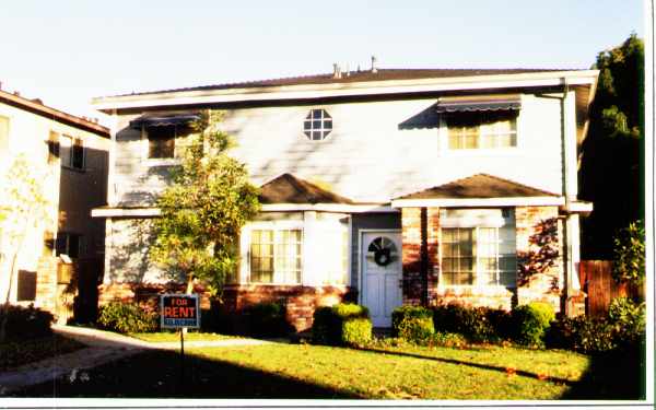 215 W Lemon Ave in Monrovia, CA - Building Photo