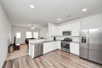 1110 Bending Trl Dr in Tomball, TX - Building Photo - Building Photo