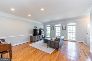 11607 Park Vista Blvd in Fairfax, VA - Building Photo