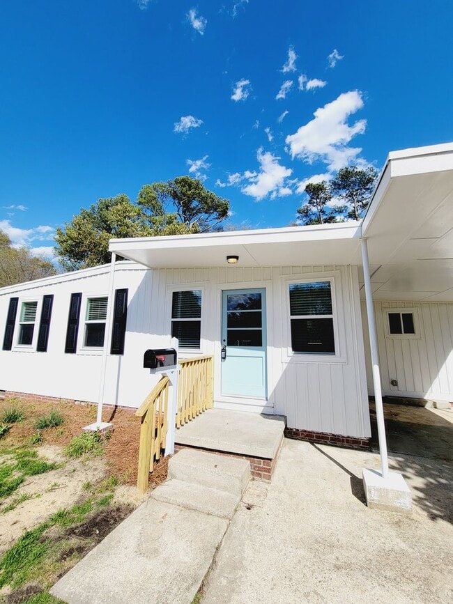 2413 Monroe St in Wilmington, NC - Building Photo - Building Photo