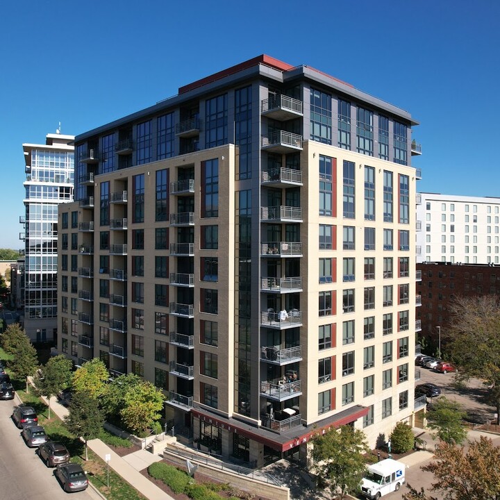 Venture in Madison, WI - Foto de edificio