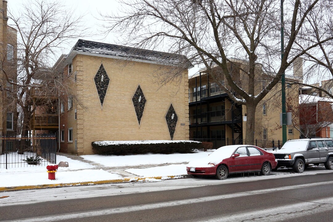 1922 W Pratt Blvd in Chicago, IL - Foto de edificio