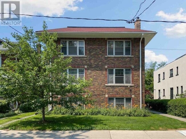 12 Kendal Ave in Toronto, ON - Building Photo - Building Photo